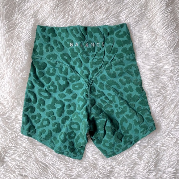 Balance Athletica Lux Panther Short Forest - Picture 2 of 3